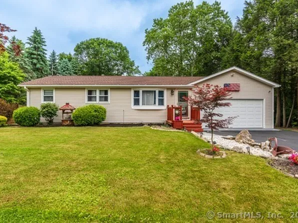 15 Pastors Walk, Monroe, CT 06468