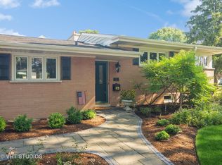 718 S See Gwun Ave, Mount Prospect, IL 60056