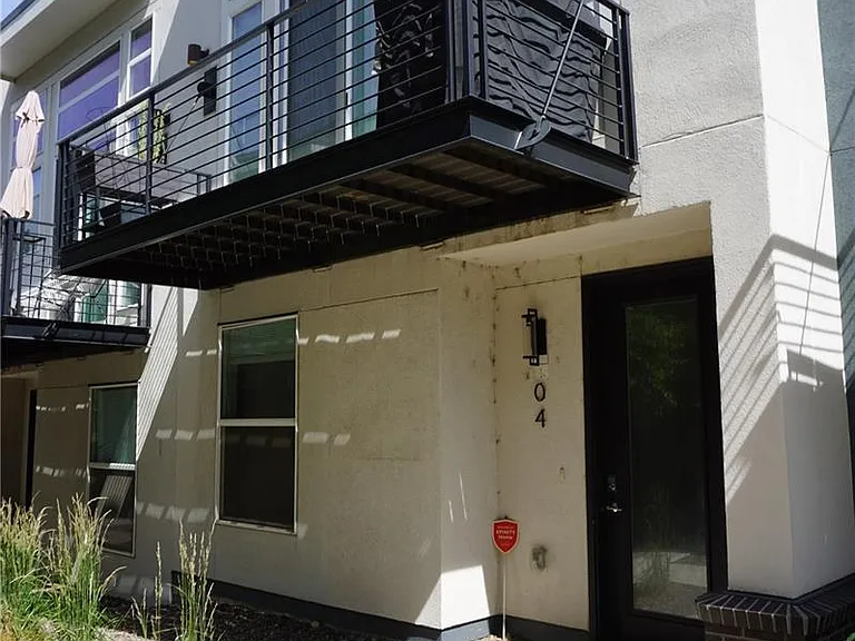 3090 N Wilson Ct #4 — Photo 2