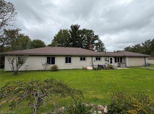 9969 Edwards Ln, Chagrin Falls, OH 44023