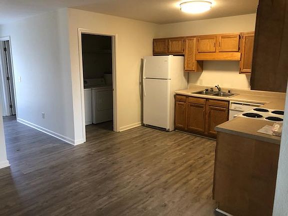 3rd image of 12 Wilshire Dr Unit 14
