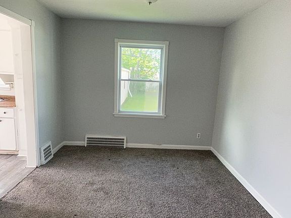 3rd image of 21504 Gardenview Dr