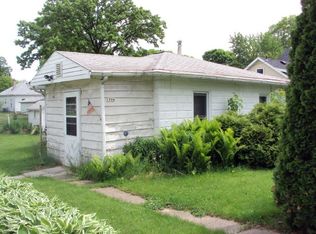 1906 12th St, Viola, IL 61486