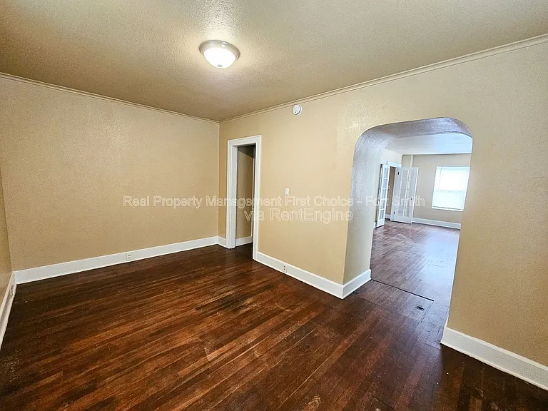 1008 S 23rd St — Photo 10