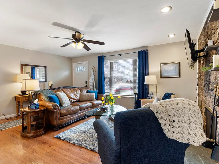 2105 Eagle View Dr #1 — Photo 3