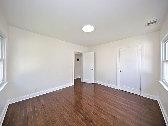 5th image of 139 Waverly Ave Floor 2