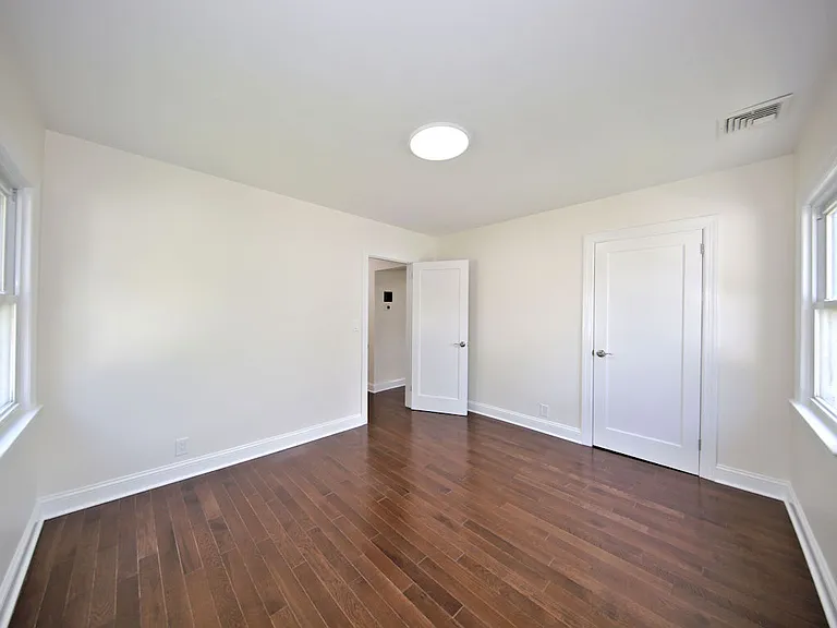 139 Waverly Ave #2 — Photo 4