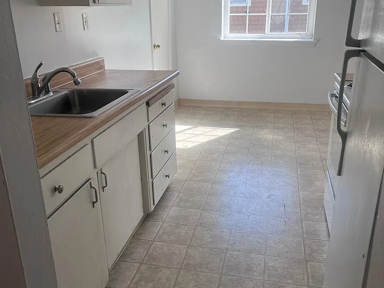 1714 Ross Cir #3 — Photo 2