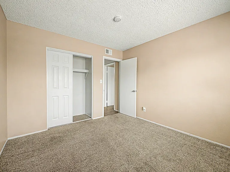 5847 N 48th Dr — Photo 23