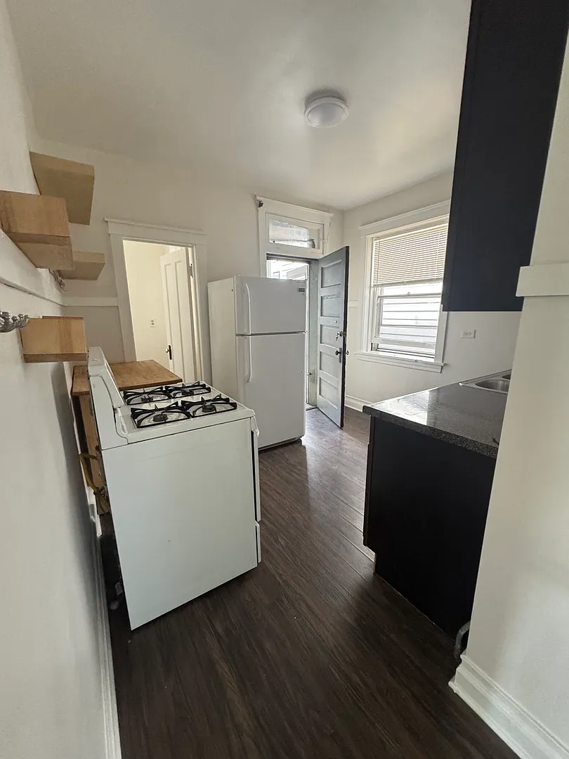 2 bed, $2,195 — Photo 4