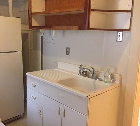 3rd image of 4406 Terrace St