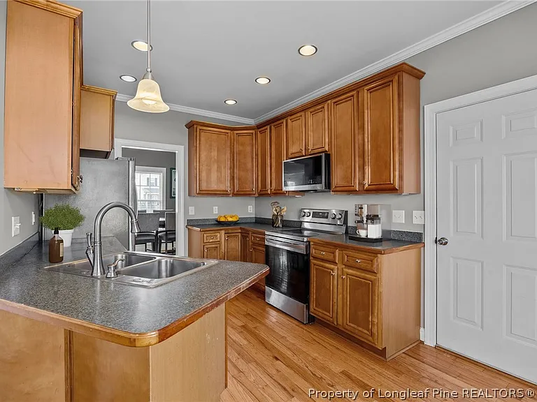 3825 Barnsdale Dr — Photo 11