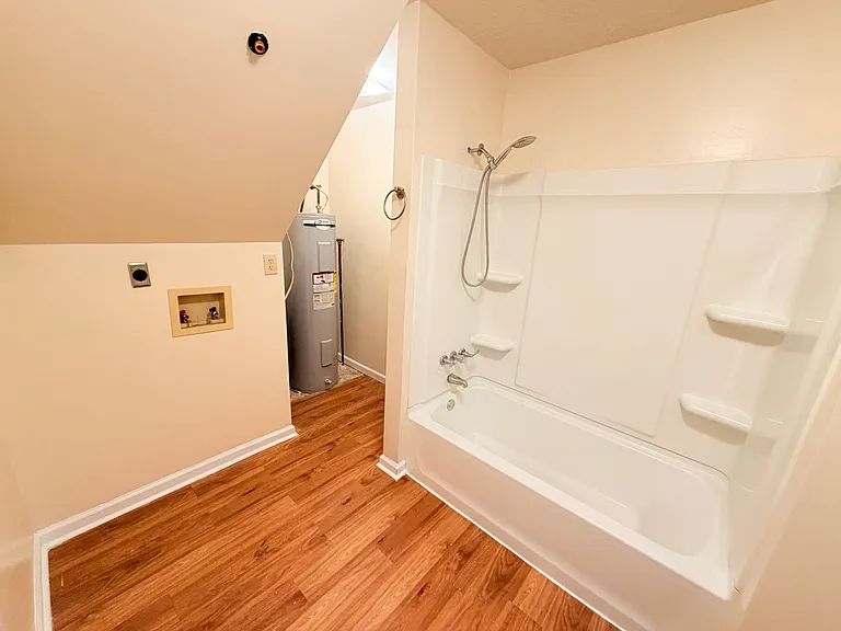 2035 N Graham Ave — Photo 16