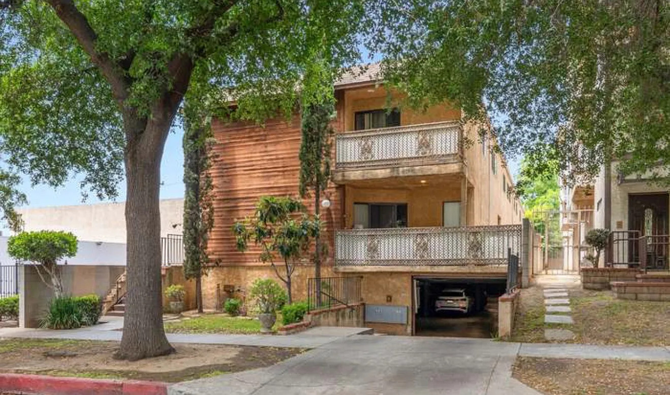 Thompson Ave, Glendale — Photo 1