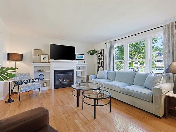 5th image of 16 Heritage Ct