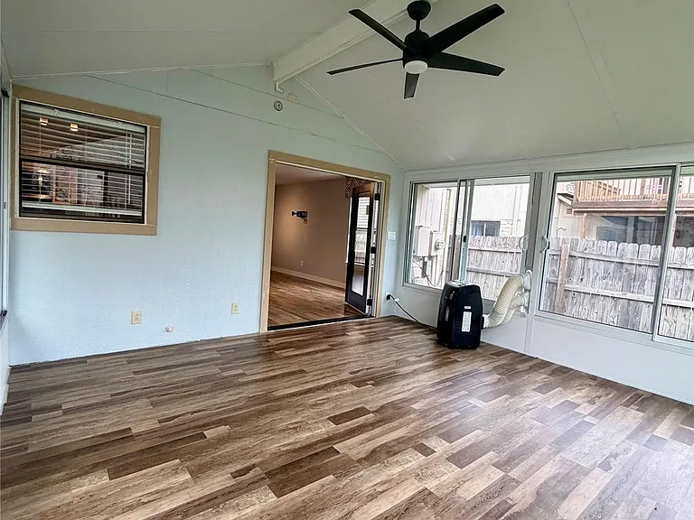 17844 Park Valley Dr — Photo 21