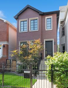 2241 W School St, Chicago, IL, 60618
