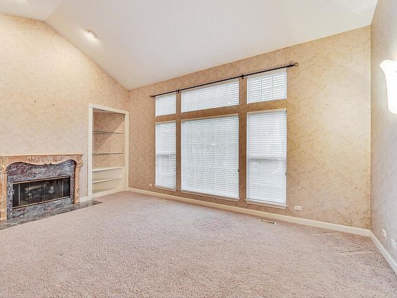 4th image of 17 Wimbledon Ct