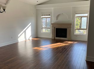10640 Woodbridge St #W207, North Hollywood, CA 91602