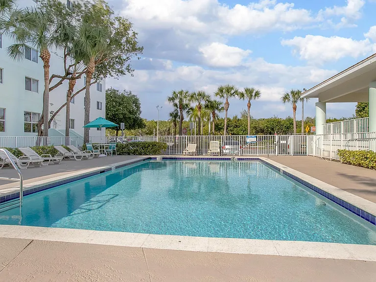 Calusa Cove Apartment Homes — Photo 3