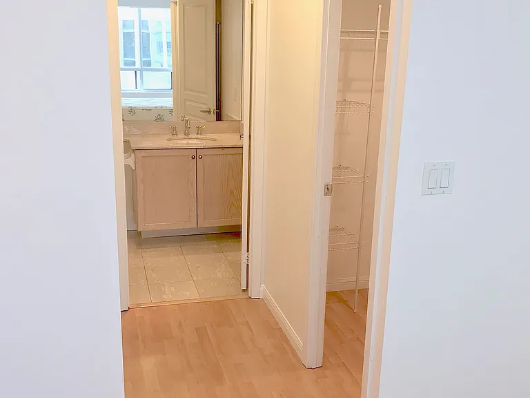 140 Simcoe St #610 — Photo 16