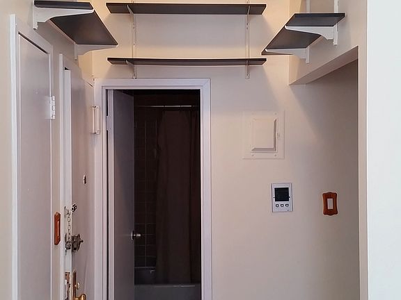 3rd image of 347 W 46th St APT 3