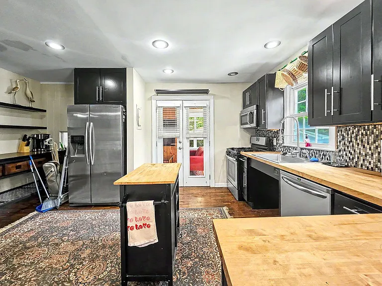 1804 Sumter St NW — Photo 9