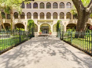 2700 Albany St APT 2B, Houston, TX 77006