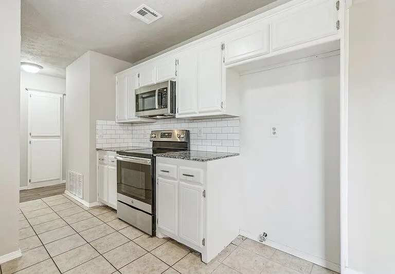 12225 SW 14th St — Photo 6