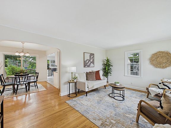 3rd image of 337 5th Ave N