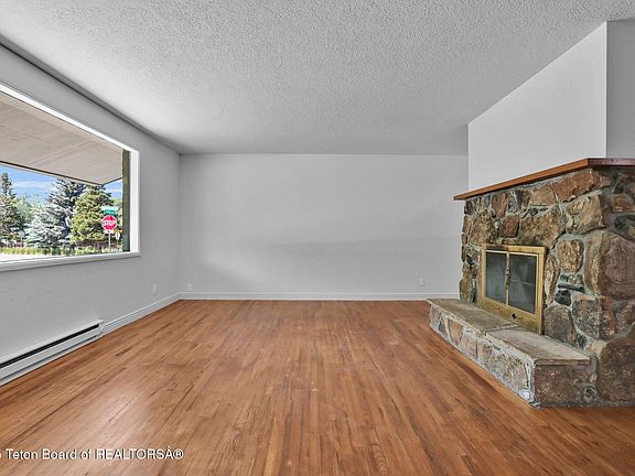 4th image of 475 W Kelly Ave
