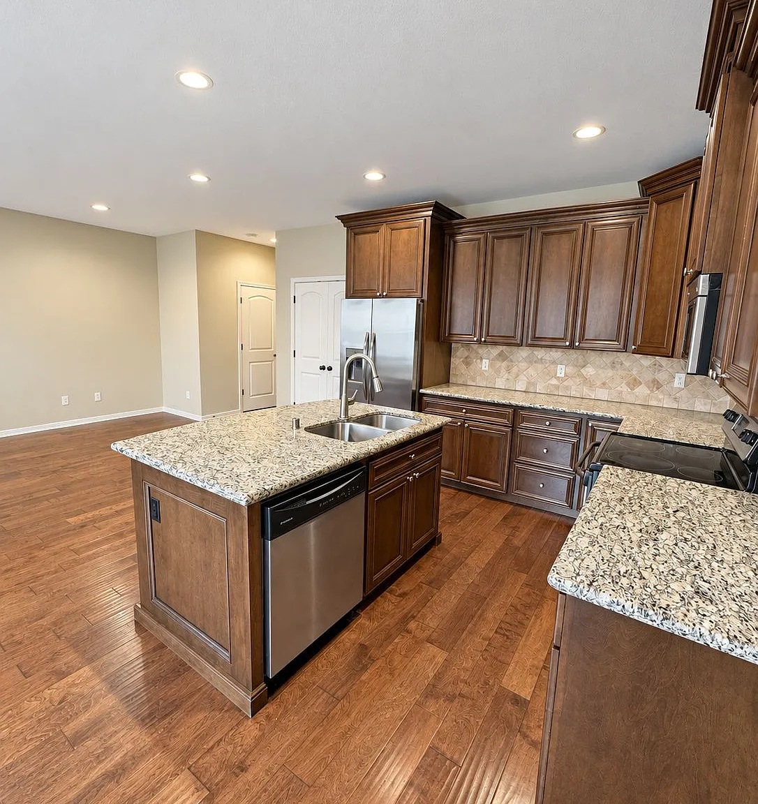 3 bed, 2.0 bath, 1720 sqft, $2,500 — Photo 2