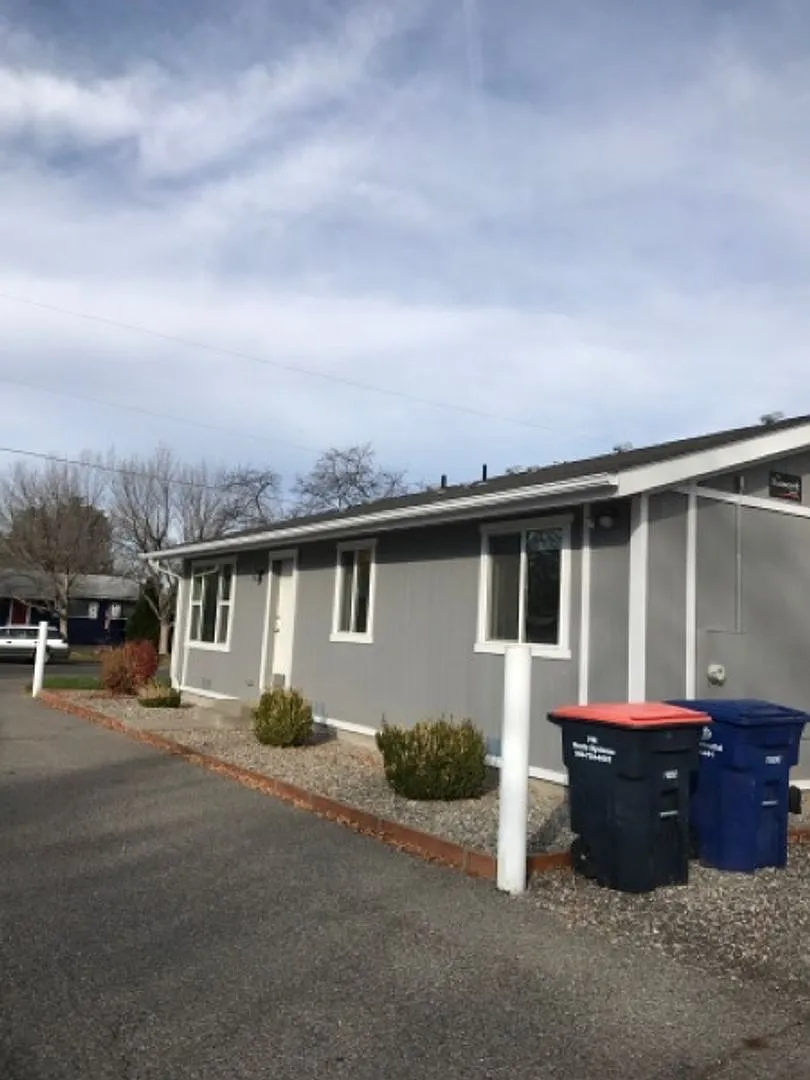 584 Monroe Street — Photo 1