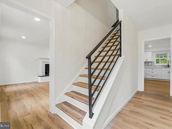 3rd image of 704 Crooked Ln