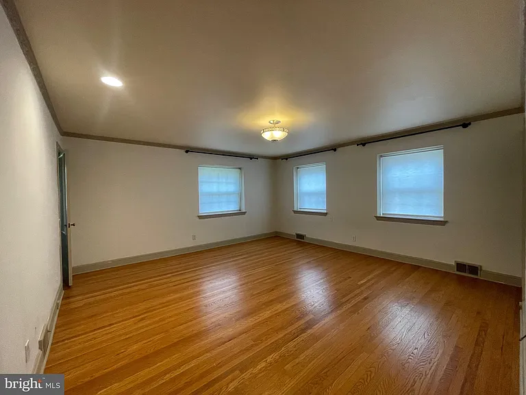 510 Monroe Rd — Photo 15