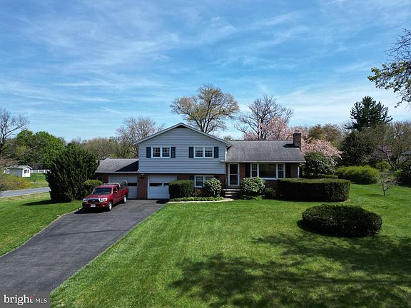 2nd image of 7935 Edgewood Farm Rd