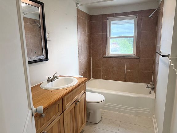 5th image of 616 W B St 2