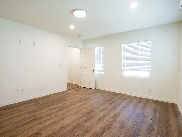 376 N Batavia St #A — Photo 10