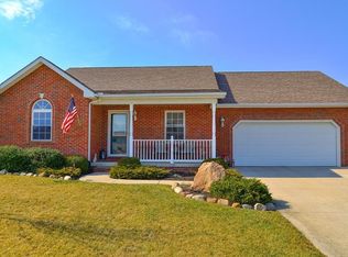 1721 Rosewood Dr, Wapakoneta, OH 45895