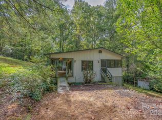 102 Windwood Hill Rd, Hendersonville, NC 28739