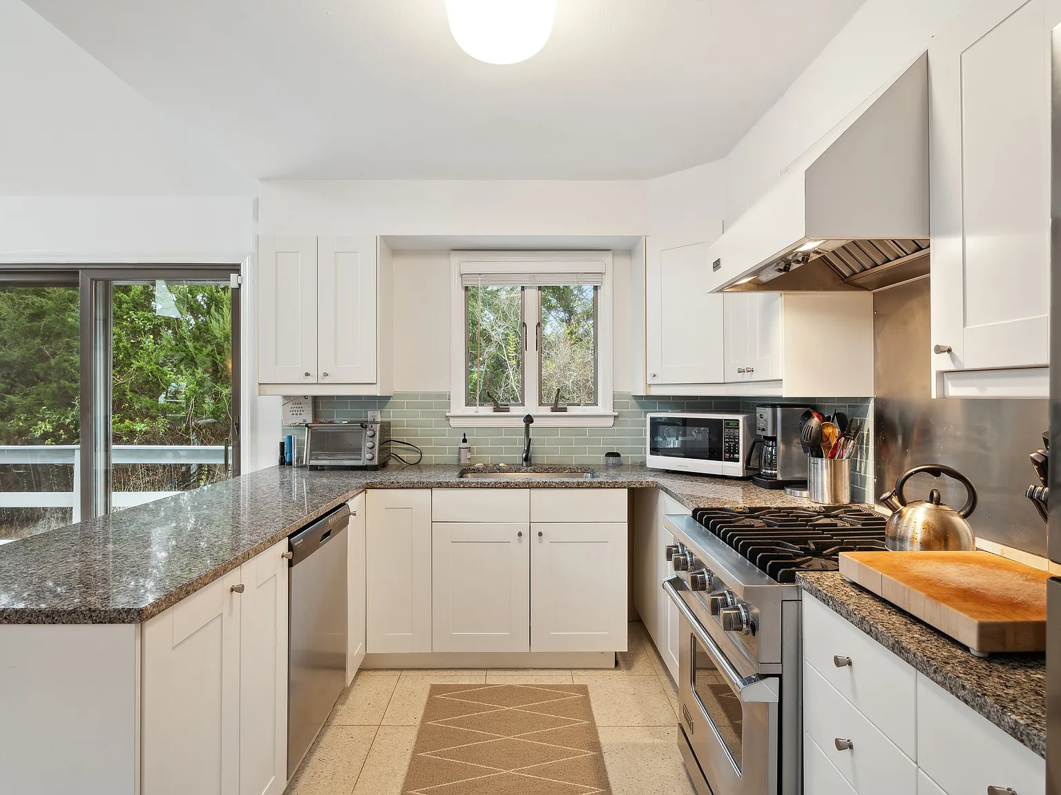 Modern Living At The Beach In The Dunes Of Amagansett — Photo 2
