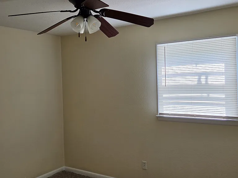 1114 W Greenfield St — Photo 10