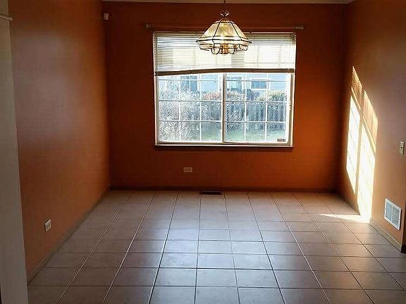 4th image of 1404 N Elmwood Dr