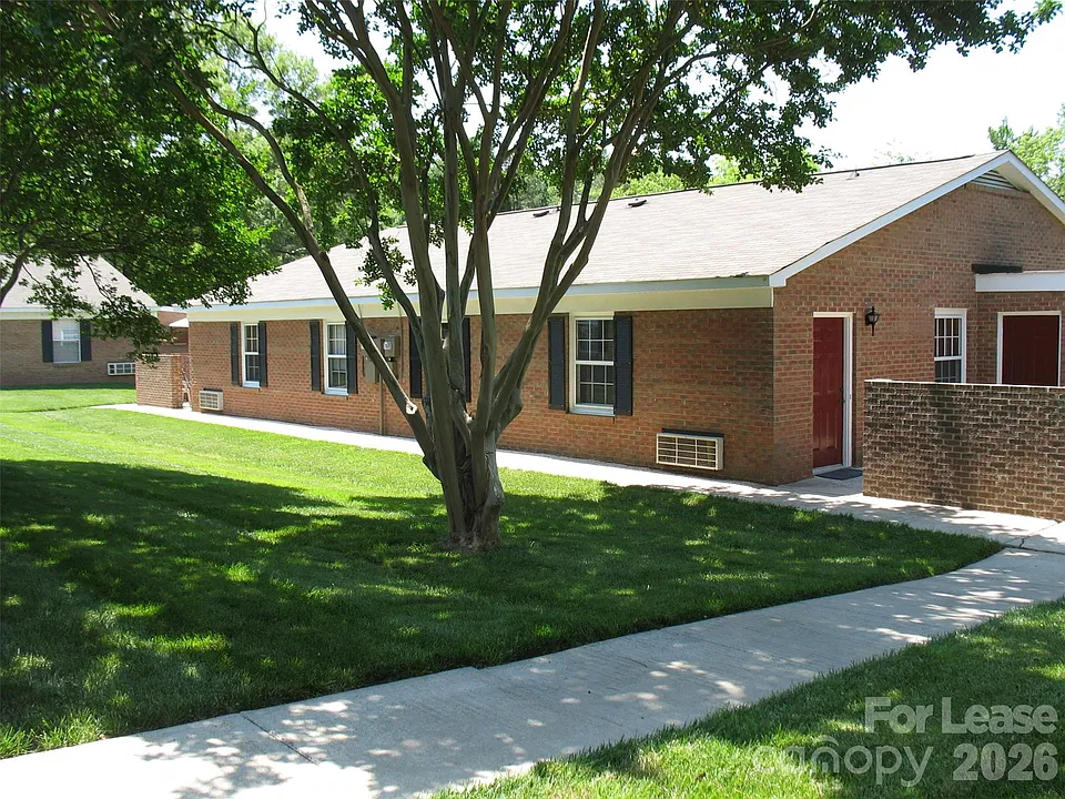 1300 Lomax Ave #D