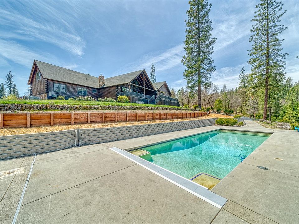 2nd image of 15401 Zinfandel Ln