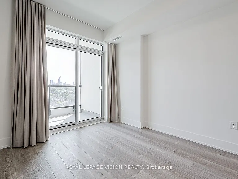 858 Dupont St #728 — Photo 22