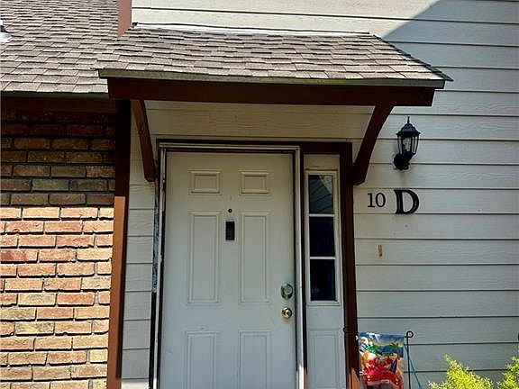 2nd image of 1500 W Esplanade Ave #10D