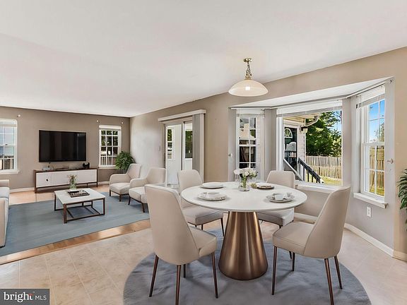 3rd image of 45998 Goldfinch Dr