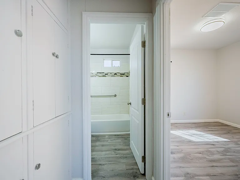 343 Tungsten Street Studio - For RENT - BATHROOM