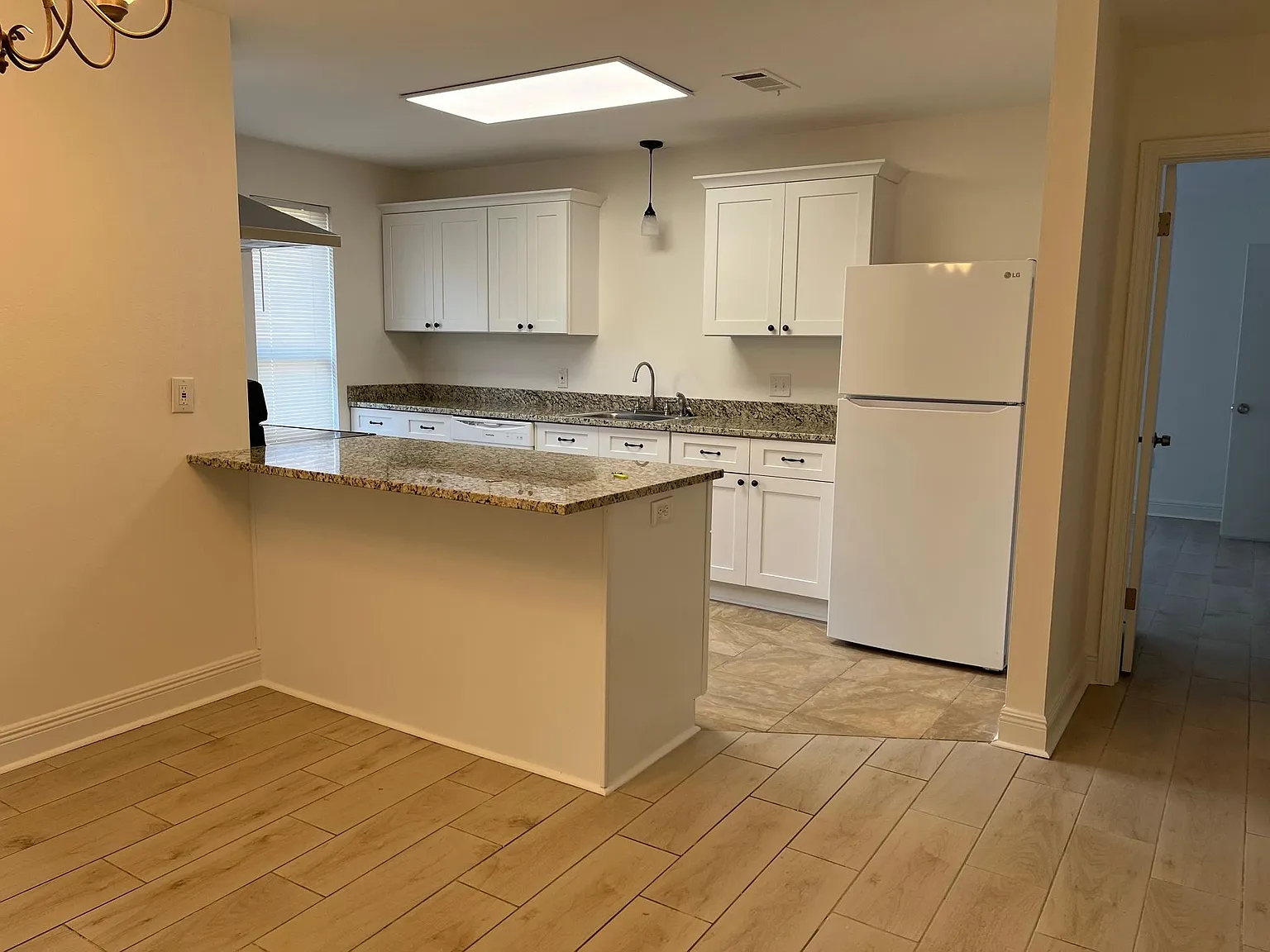 3 bed, 1420 sqft, $1,800 — Photo 2